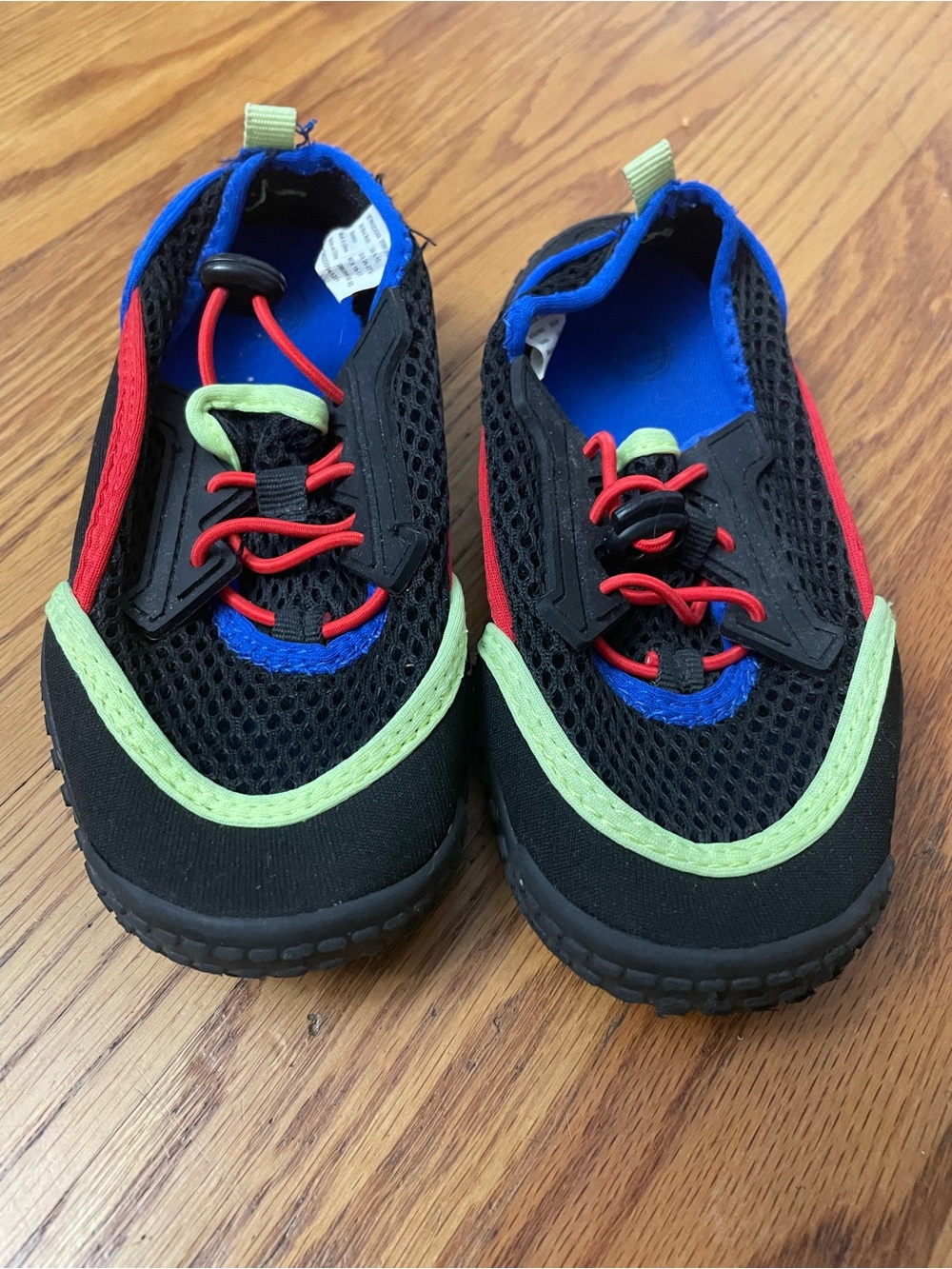 Kids Black Mesh water shoes, 9/10T